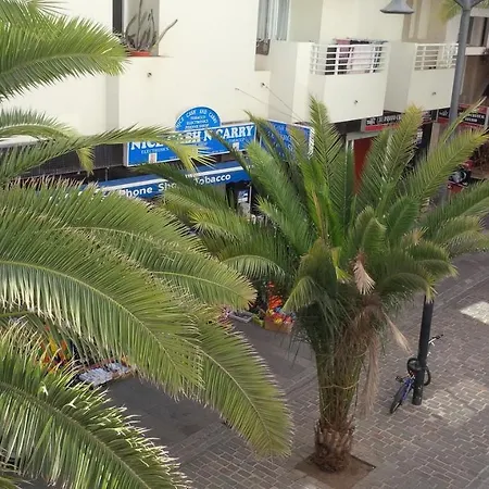 Lägenhet Fabulous 2-bedroom Right On The Of Crstianos Arona (Tenerife)