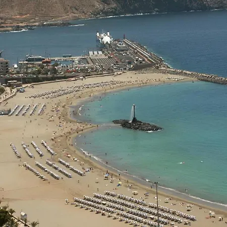 Fabulous 2-bedroom Right On The Of Crstianos Lägenhet