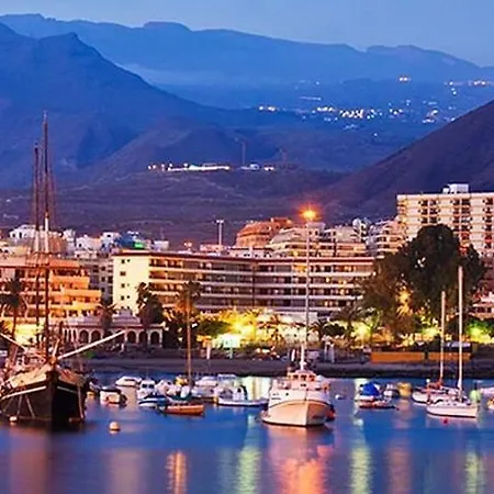 Lägenhet Fabulous 2-bedroom Right On The Of Crstianos Arona (Tenerife)