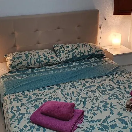 Fabulous 2-bedroom Right On The Of Crstianos 아로나