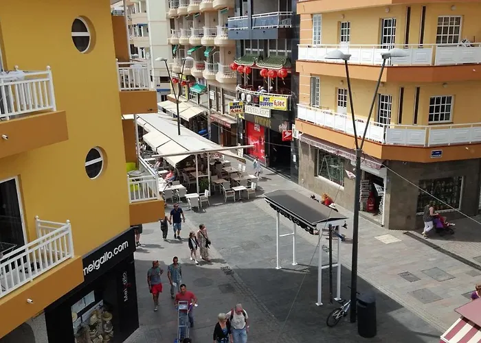 Fabulous 2-bedroom Right On The Of Crstianos Appartamento *