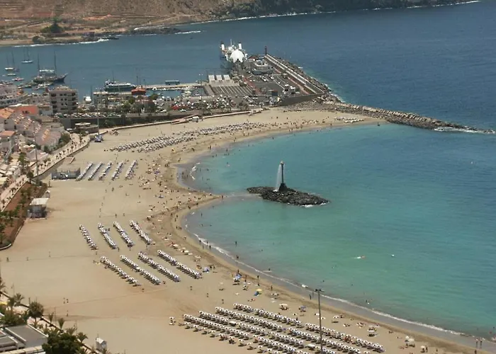 Fabulous 2-bedroom Right On The Of Crstianos Appartamento