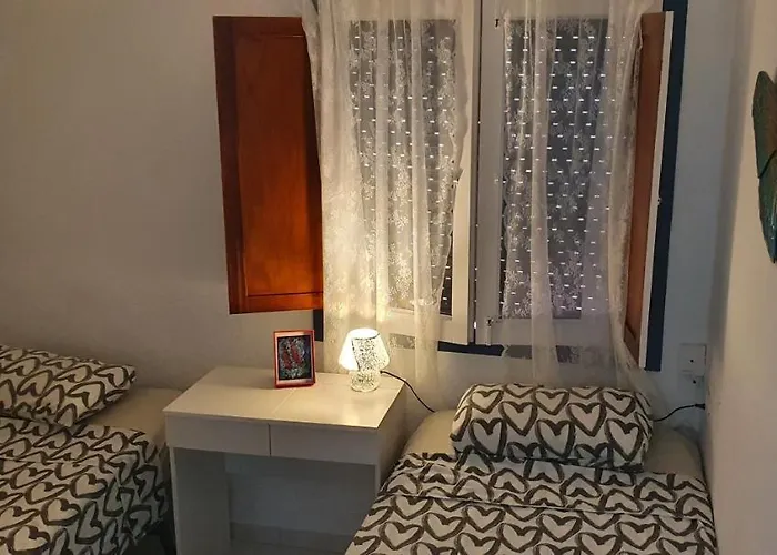 Fabulous 2-bedroom Right On The Of Crstianos Διαμέρισμα Arona (Tenerife)