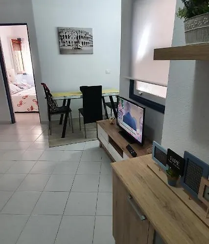 Fabulous 2-bedroom Right On The Of Crstianos Appartement Arona (Tenerife)