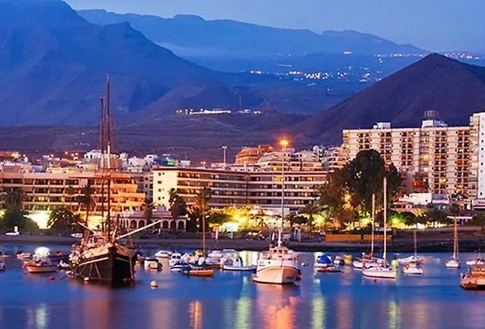 Appartement Fabulous 2-bedroom Right On The Of Crstianos Arona (Tenerife)